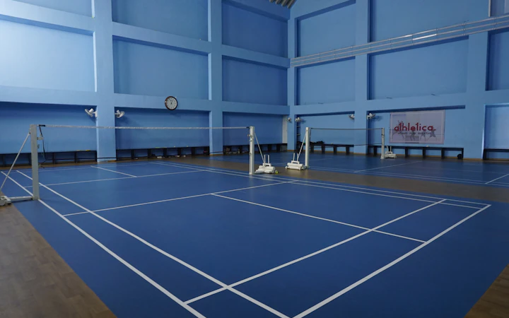 Contoh lantai vinyl lapangan badminton indoor
