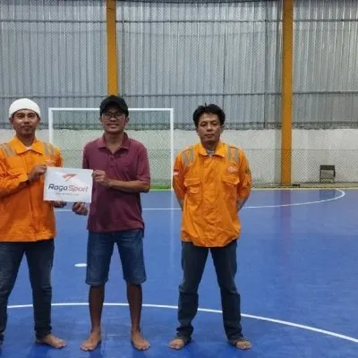 Proyek lapangan olahraga di Maluku Tengah