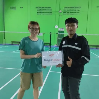 Proyek lapangan olahraga di Surabaya