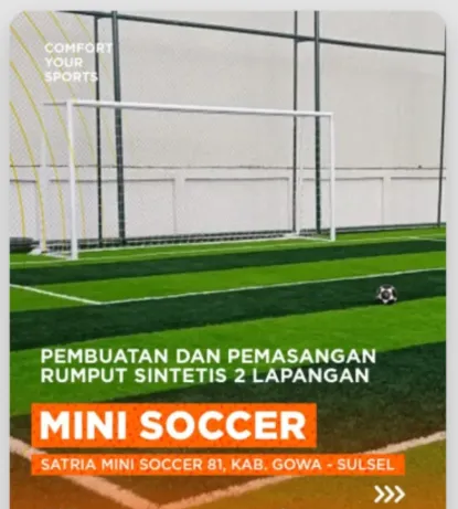 Pemasangan rumput sintetis lapangan mini soccer